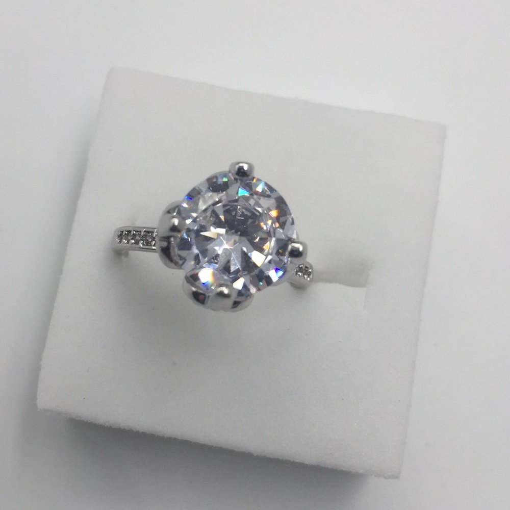 4 CARAT ROUND AAA CUBIC ZIRCONIA 925(Silver) RING - Picture 6 of 6